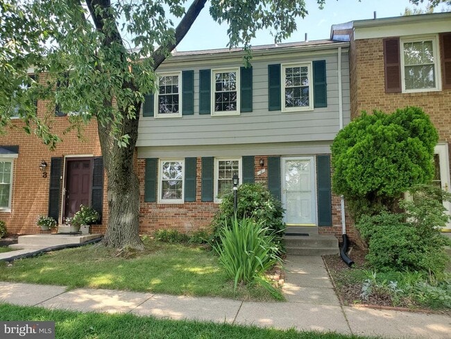 property at 2 Chantilly Ct