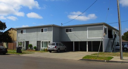 225 S Russell Ave in Santa Maria, CA - Foto de edificio - Building Photo