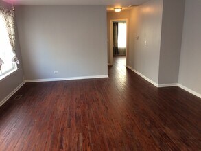 4642 Magnolia Lane in Lake In The Hills, IL - Foto de edificio - Building Photo