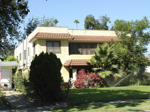 101 S Cordova St in Alhambra, CA - Foto de edificio - Building Photo