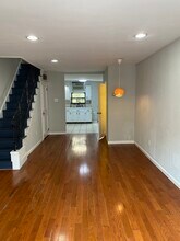907 Hoffman St in Philadelphia, PA - Foto de edificio - Building Photo