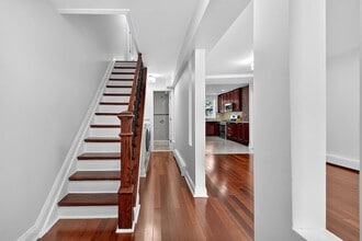 382 Webster Ave, Unit C202 in Jersey City, NJ - Building Photo - Building Photo