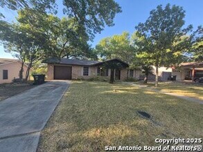 205 Maple Dr in Schertz, TX - Building Photo - Building Photo