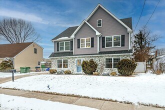 19 Caldwell Rd in Edison, NJ - Foto de edificio - Building Photo