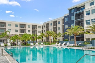 Hammock Park in Naples, FL - Building Photo