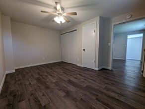 702 S Roche St in Knoxville, IA - Building Photo - Building Photo