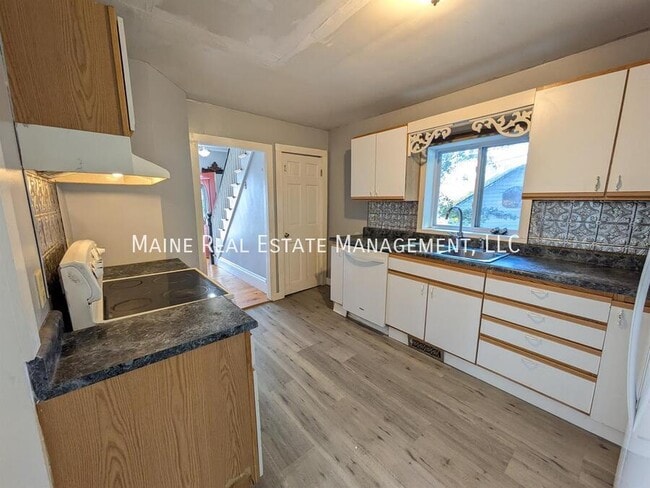 13 6th St in Bangor, ME - Building Photo - Building Photo