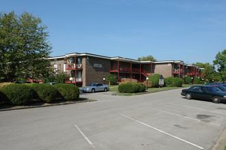 Greentree Terrace in Nashville, TN - Foto de edificio - Building Photo