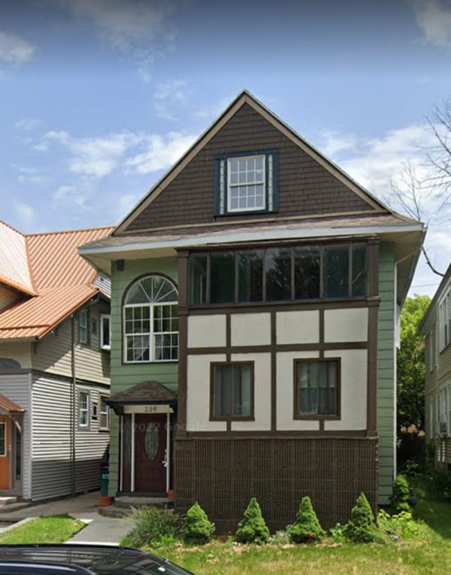 239 Oxford Ave, Unit 2