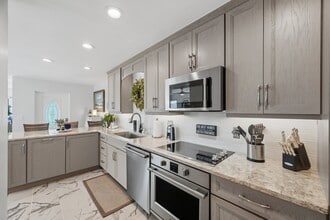 5400 Gulf Dr in Holmes Beach, FL - Building Photo - Building Photo