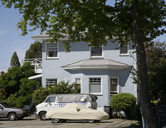 3042 Telegraph Ave in Berkeley, CA - Foto de edificio - Building Photo