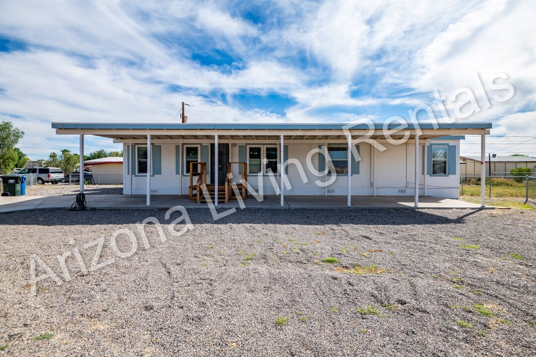 2303 Red Rock Rd in Bullhead City, AZ - Building Photo