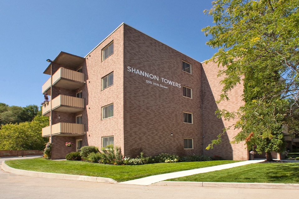 Shannon Towers in Collingwood, ON - Building Photo