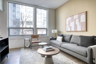 2 Leighton St in Cambridge, MA - Building Photo