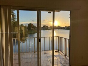 3711 NW 95th Ter, Unit 1122 in Sunrise, FL - Building Photo - Building Photo