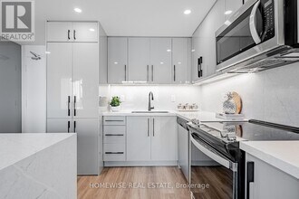 7 Jackes Ave in Toronto, ON - Building Photo - Building Photo