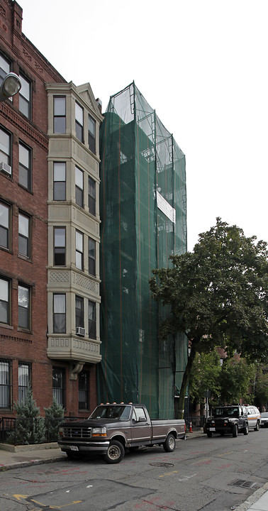 17 Cortes St in Boston, MA - Foto de edificio