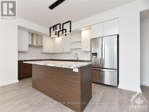 320 Miwate Pvt in Ottawa, ON - Building Photo - Building Photo