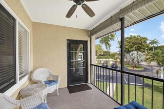 335 Pine Ridge Cir in Greenacres, FL - Building Photo - Building Photo