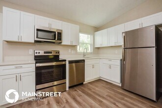 910 Kentucky Blvd in Eustis, FL - Foto de edificio - Building Photo