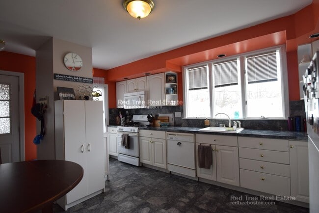 416 Baker St in Boston, MA - Building Photo - Building Photo