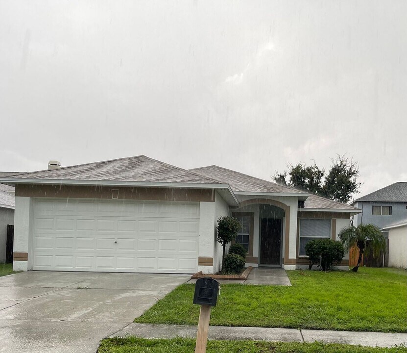 1418 Birchstone Ave in Brandon, FL - Building Photo