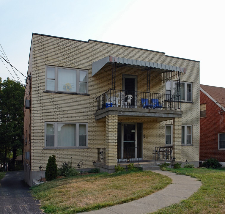 2930 Queen City Ave in Cincinnati, OH - Foto de edificio