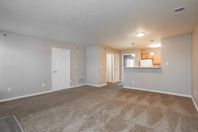 Danbury Court Apartments in Bloomington, IL - Foto de edificio - Building Photo