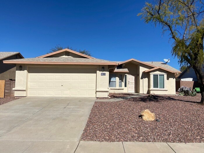 9621 E Lancashire Way in Tucson, AZ - Building Photo