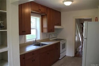 35 S Chestnut St, Unit 35A in New Paltz, NY - Foto de edificio - Building Photo