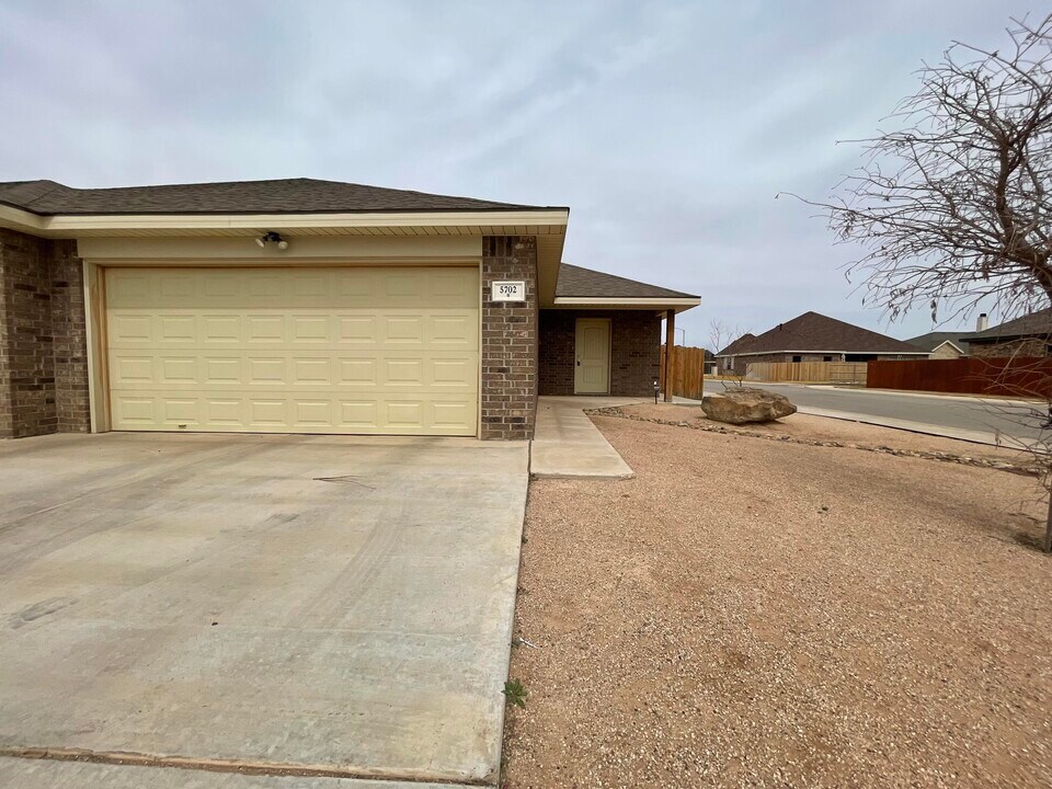 5702 120th St in Lubbock, TX - Building Photo