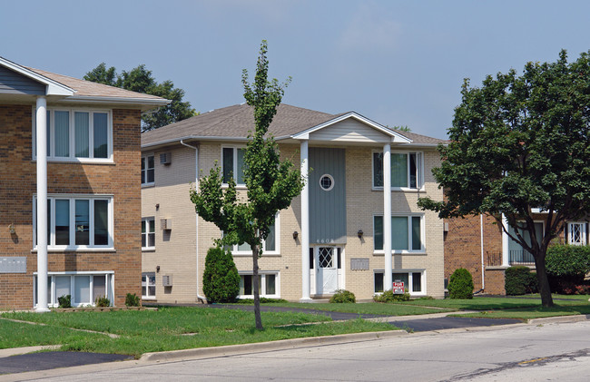 4612 Maple Ave in Brookfield, IL - Building Photo - Building Photo