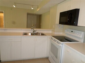 3854 Lyons Rd, Unit 206-5 in Coconut Creek, FL - Foto de edificio - Building Photo