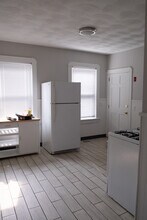 22 Woonasquatucket Ave, Unit 2nd Floor in Providence, RI - Building Photo - Building Photo
