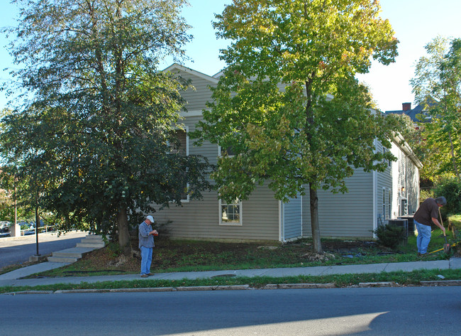 Mountain Manor in Roanoke, VA - Foto de edificio - Building Photo