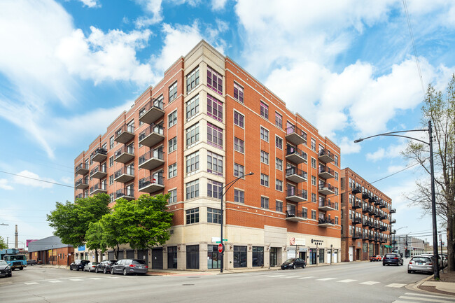 Canal Crossing in Chicago, IL - Building Photo - Building Photo