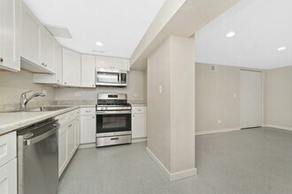 1343 W Foster Ave, Unit G in Chicago, IL - Foto de edificio - Building Photo