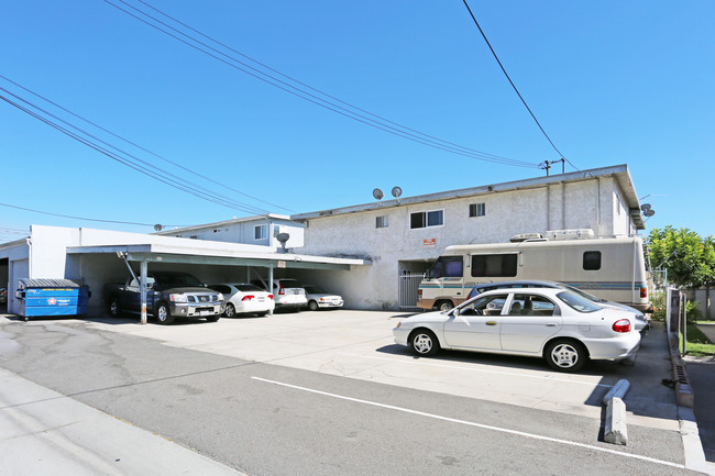 629 E Birch St in Brea, CA - Foto de edificio - Building Photo