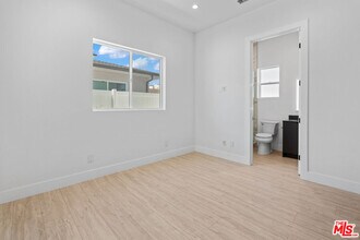 15224 W Holyland Dr in Los Angeles, CA - Building Photo - Building Photo