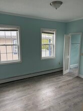 2327 Main St, Unit 3rd in Hartford, CT - Building Photo - Building Photo