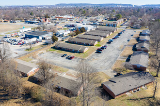 400 N Campbell Dr in Springdale, AR - Building Photo - Building Photo