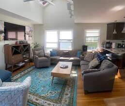 72 6th St, Unit 2 in Cambridge, MA - Foto de edificio - Building Photo