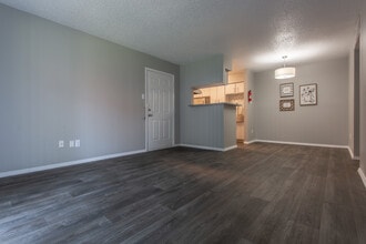 The Harbour Apartments in Beaumont, TX - Building Photo - Interior Photo