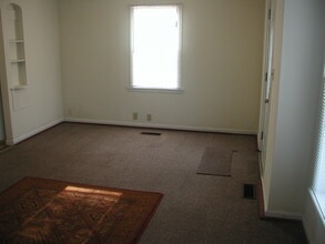 402 Wolfe Ave, Unit #A in Montevideo, MN - Building Photo - Building Photo
