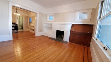 2227 J St, Unit Upper C in Sacramento, CA - Building Photo - Building Photo