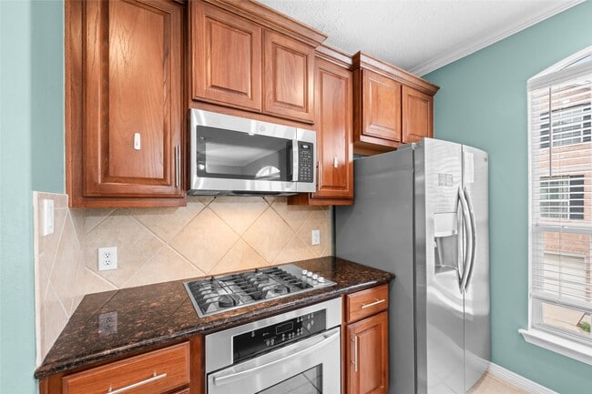 3410 Skyline Village Dr