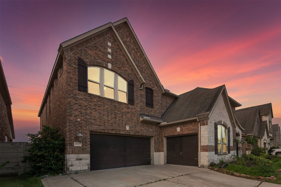 2823 Maple Oak Ln in Manvel, TX - Building Photo