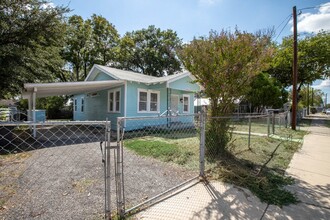 136 E Baylor St in San Antonio, TX - Building Photo - Building Photo