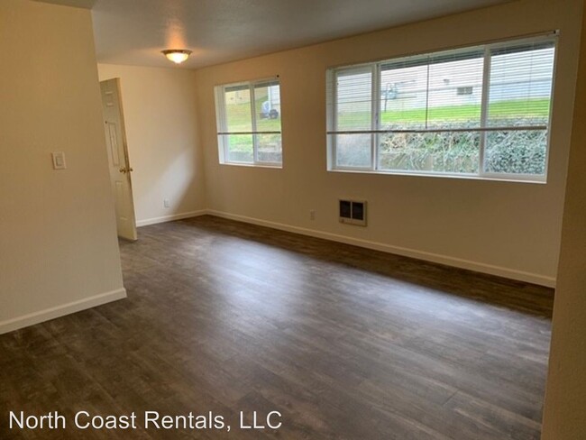 1350 Alder Dr in Seaside, OR - Building Photo - Building Photo
