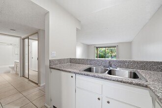 82 Tangelo in Irvine, CA - Building Photo - Building Photo